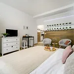 Great Market Hall Cozy Studio In A Quiet Street